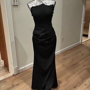 Elegant Black Strapless Evening Dress